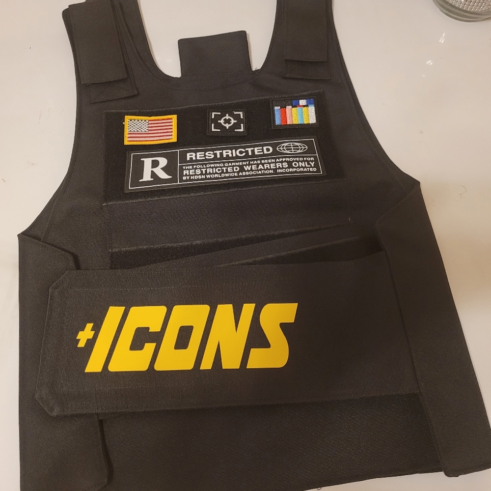 Vest - Picture 4 of 6